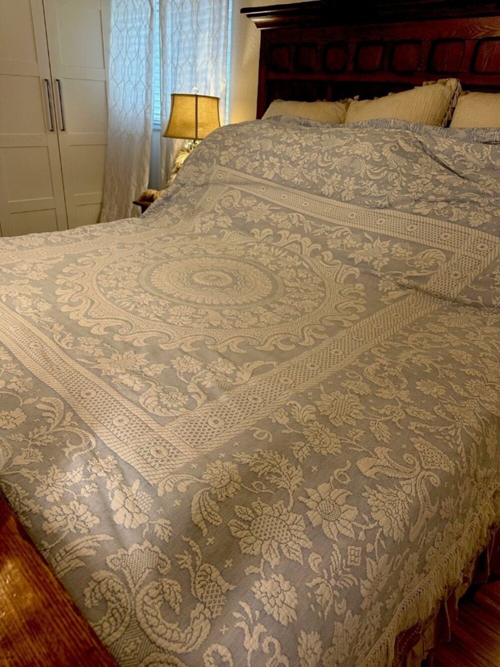 VTG Queen Elizabeth Matelasse Floral Cotton Q Bedspread fringe Cottage Farmhouse